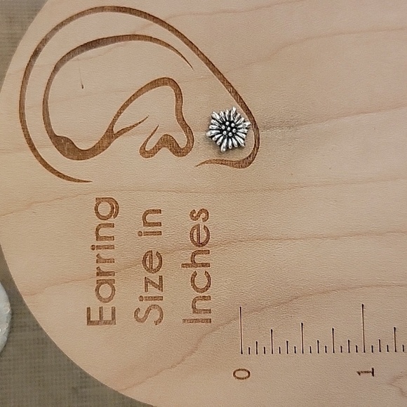 🔥LAST PAIR🔥 Boho Blossom Stud Earrings - Picture 4 of 7